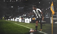 开云下载-赛道上的双线叙事，索伯的绝杀谜局与阿隆索的不熄火焰