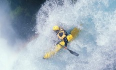 开云体育官网-时代转身的侧影，当英超对抗遇见欧冠冷门，现代足球的战术隐喻