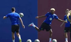 开云体育官方网站-包含防线失误！球队后防线防守疏漏失误频出的词条