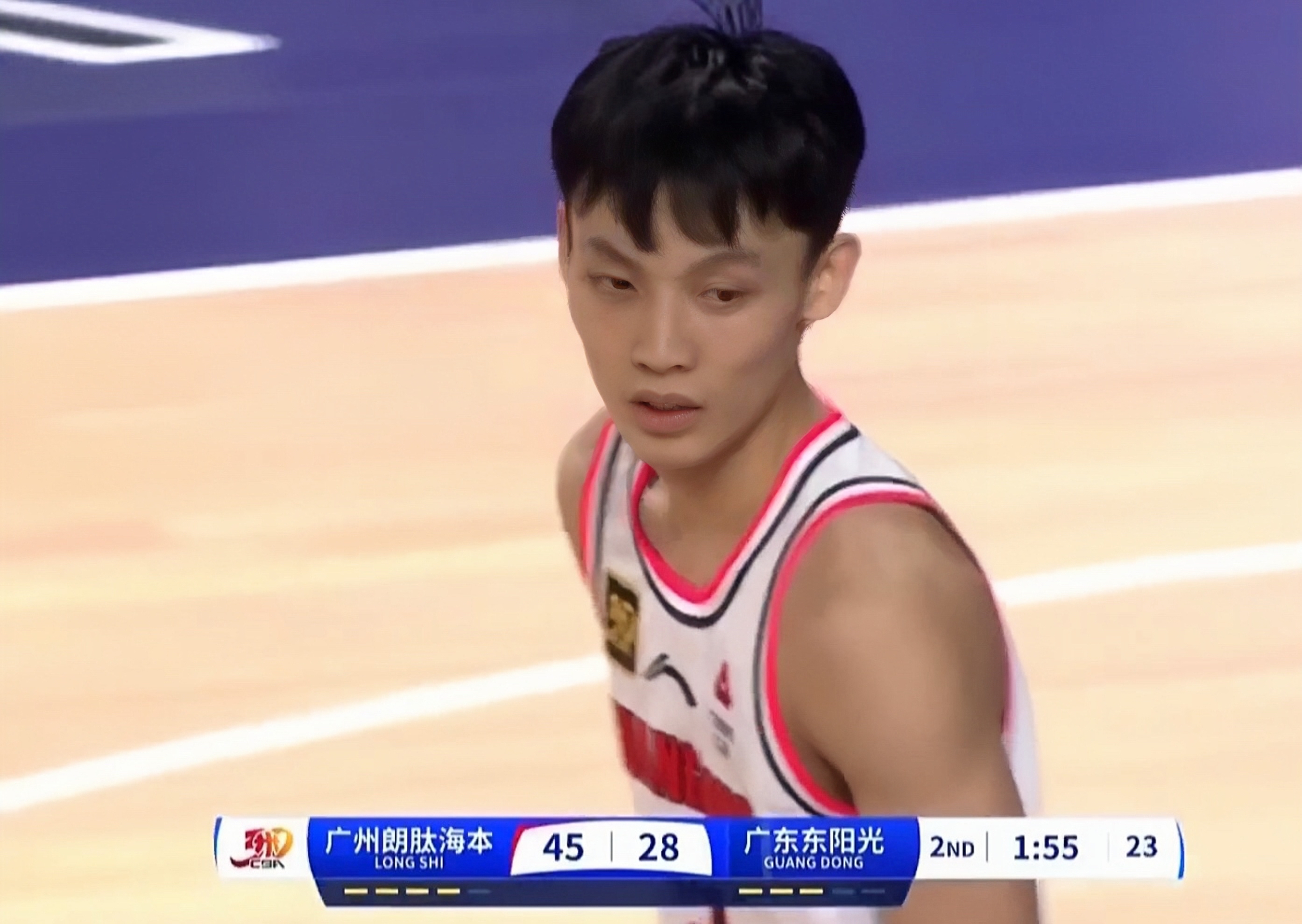 关于广东宏远抢眼表现，稳坐积分榜榜首的信息