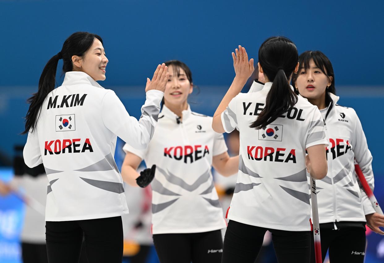 关于韩国击败加拿大获得女子排球四分之一决赛资格的信息