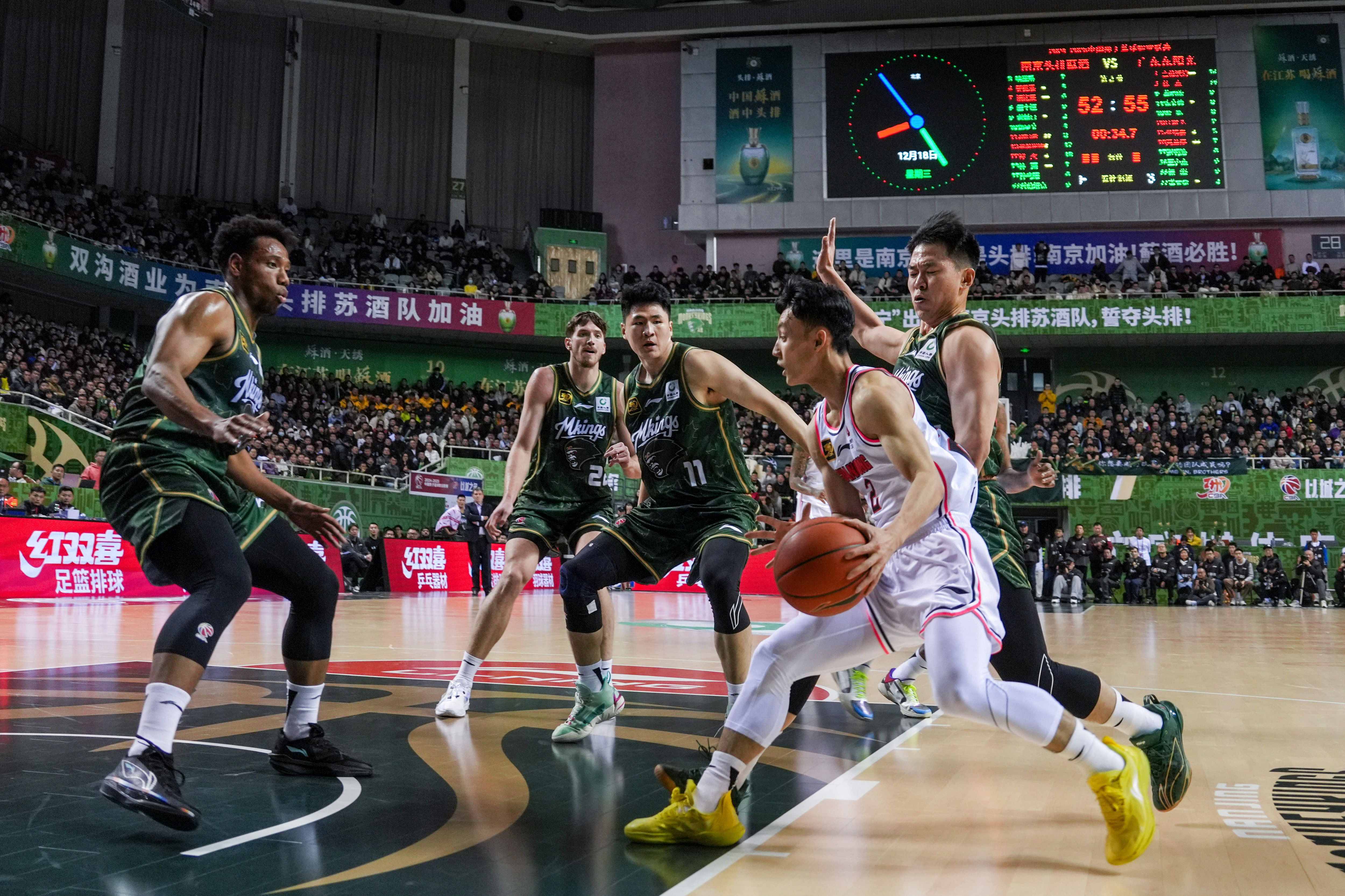 江苏男篮横扫对手，势不可挡