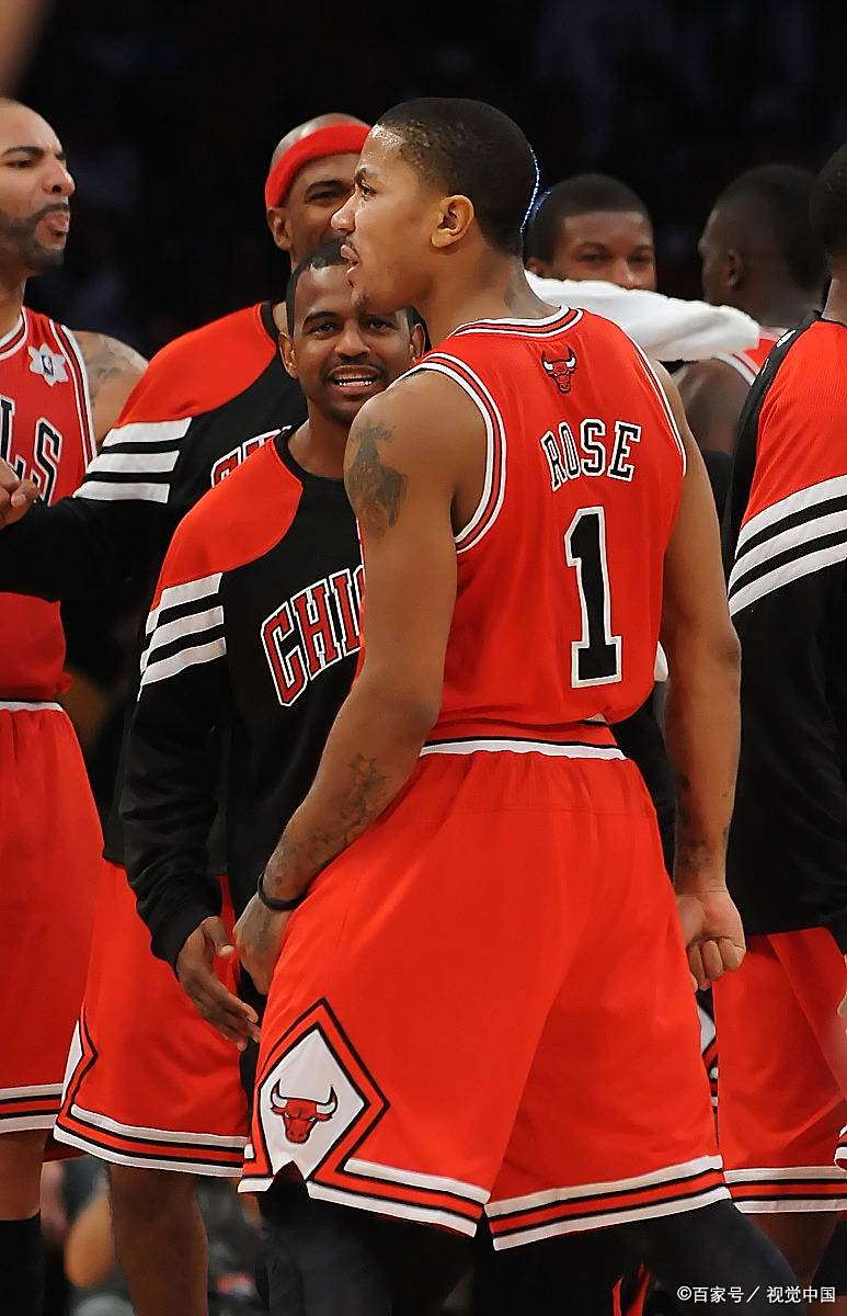 关键时刻,队长挺身而出带领球队完成逆转 关键时刻,队长挺身而出带领球队完成逆转