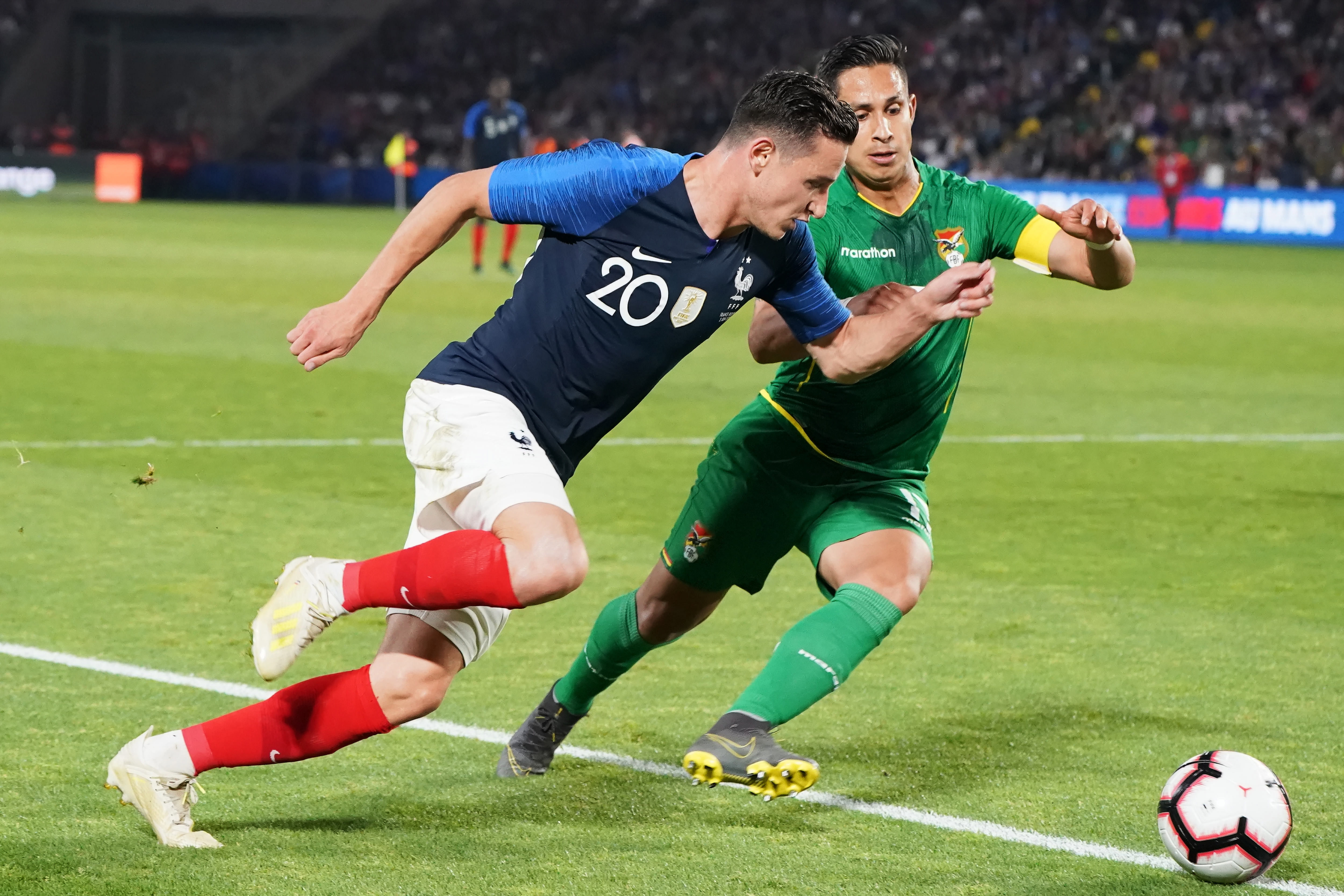 南美足球友谊赛火爆开打,玻利维亚队表现出色 南美足球友谊赛火爆开打,玻利维亚队表现出色