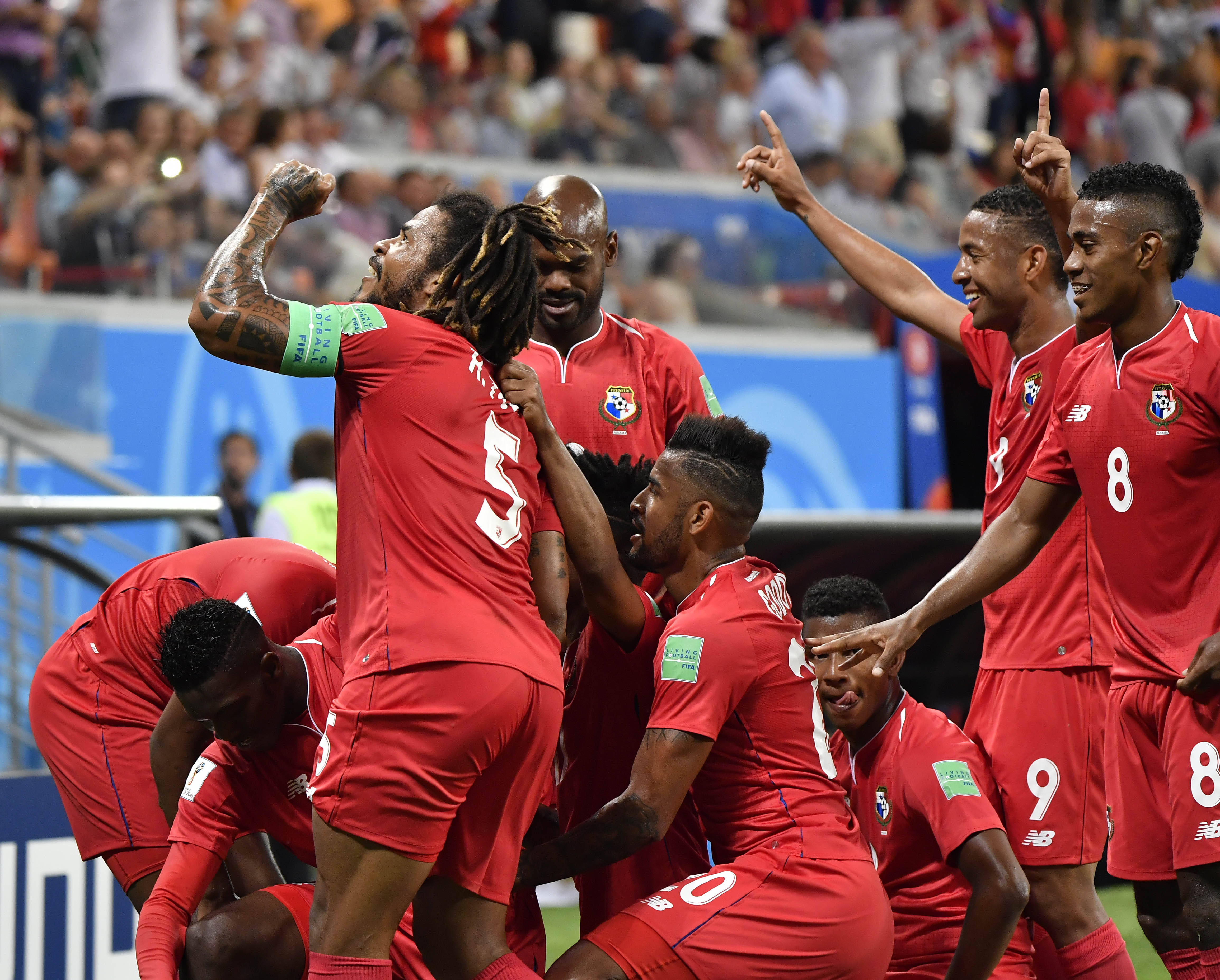 南美足球友谊赛火爆开打,玻利维亚队表现出色 南美足球友谊赛火爆开打,玻利维亚队表现出色