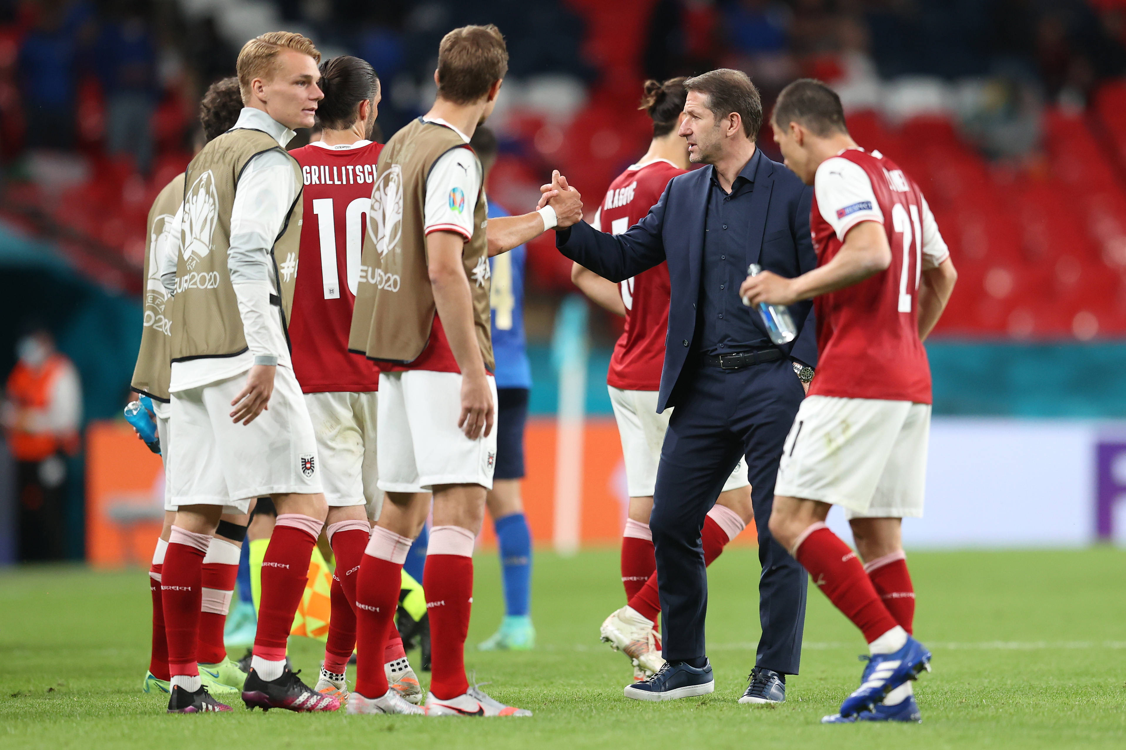 热闹热闹!欧预赛赛场上球队势均力敌 热闹热闹!欧预赛赛场上球队势均力敌