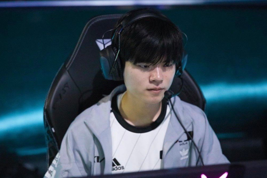 DK力克NS,Deft开启传奇时刻激烈交锋淘汰赛,留下经典瞬间 DK力克NS,Deft开启传奇时刻激烈交锋淘汰赛,留下经典瞬间