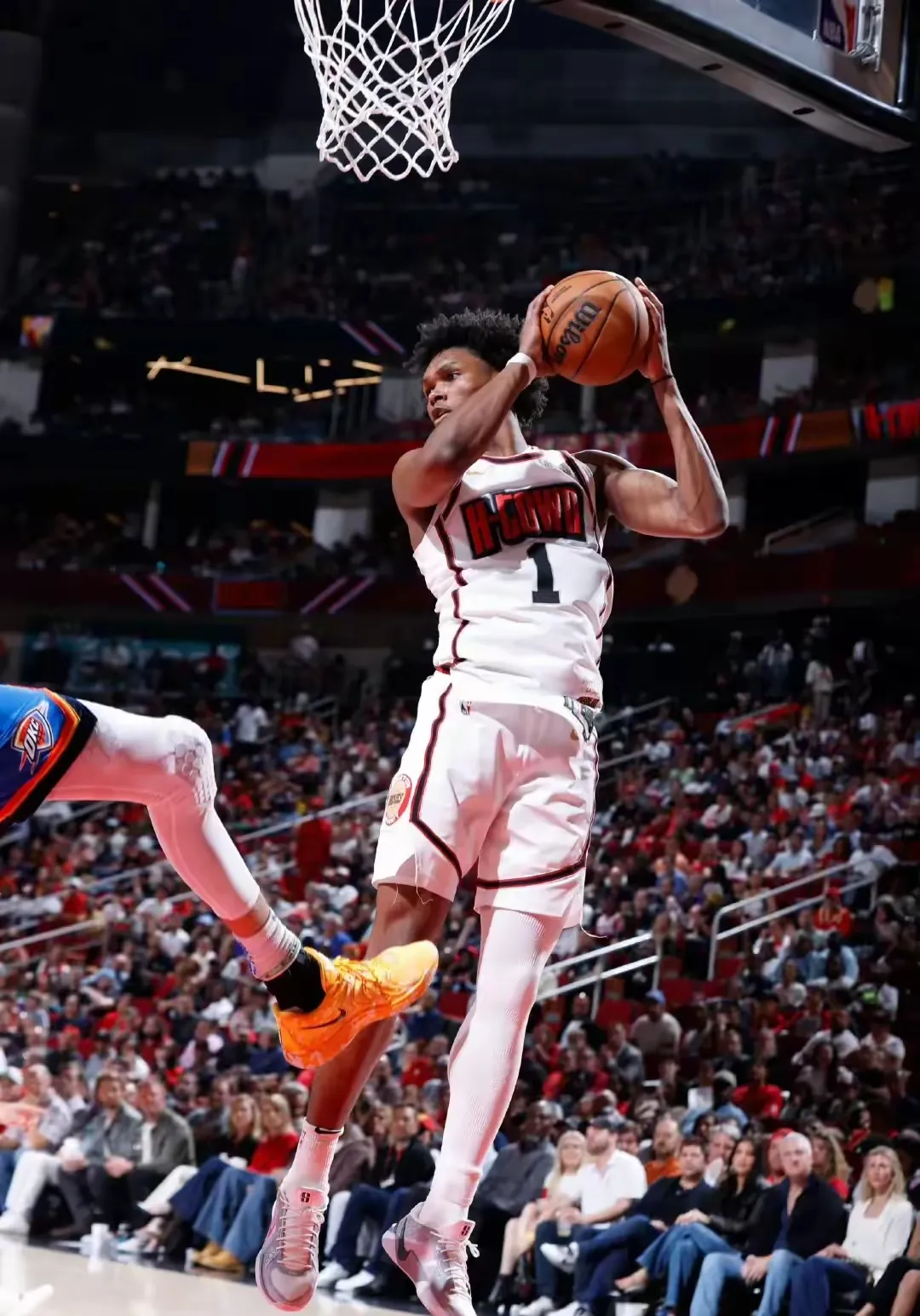 火箭客场惜败雷霆,哈登孤立 火箭客场惜败雷霆,哈登孤立