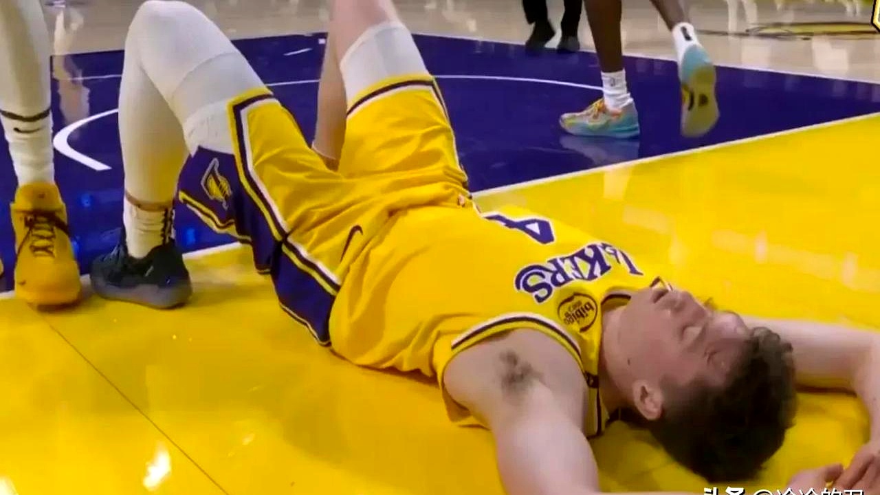 湖人后卫再次伤退，球队深陷伤病泥潭