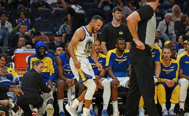 勇士队面临三连败,库里能否带领球队逆袭? 勇士队面临三连败,库里能否带领球队逆袭?