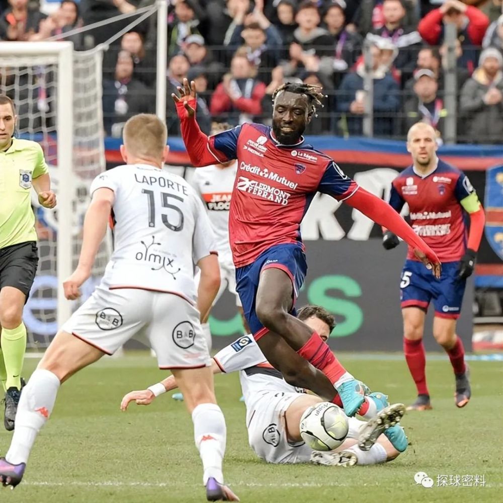 克莱蒙队在场上展现出了快速的进攻节奏