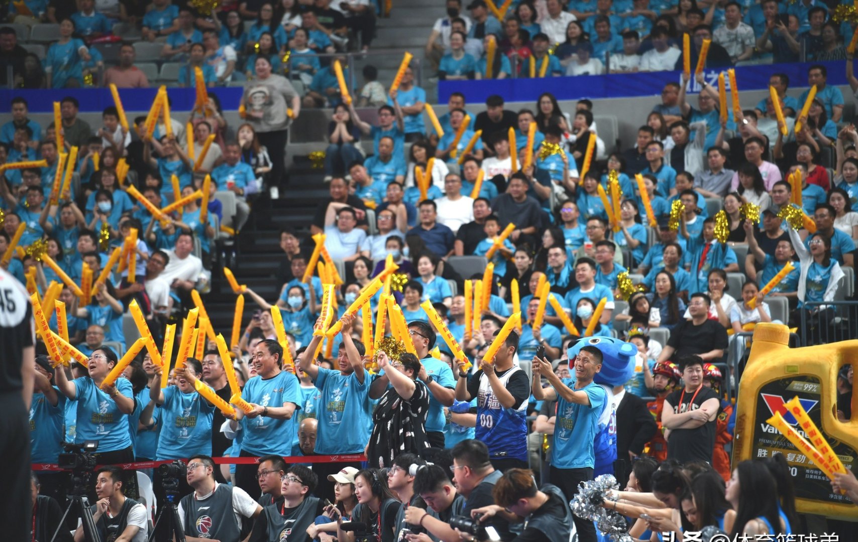 北京队在比赛中获得胜利，稳固领先优势