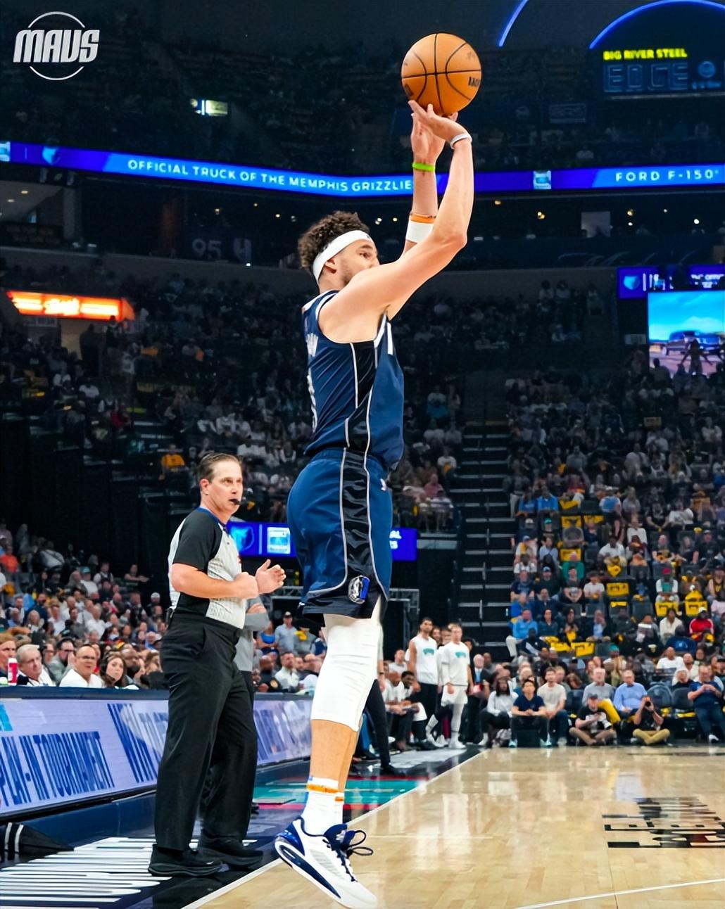 灰熊逆转马刺,约翰莫兰独揽30+10 灰熊逆转马刺,约翰莫兰独揽30+10