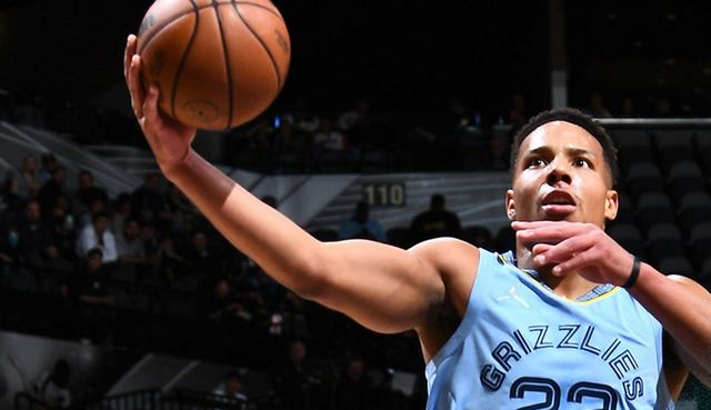 灰熊逆转马刺,约翰莫兰独揽30+10 灰熊逆转马刺,约翰莫兰独揽30+10