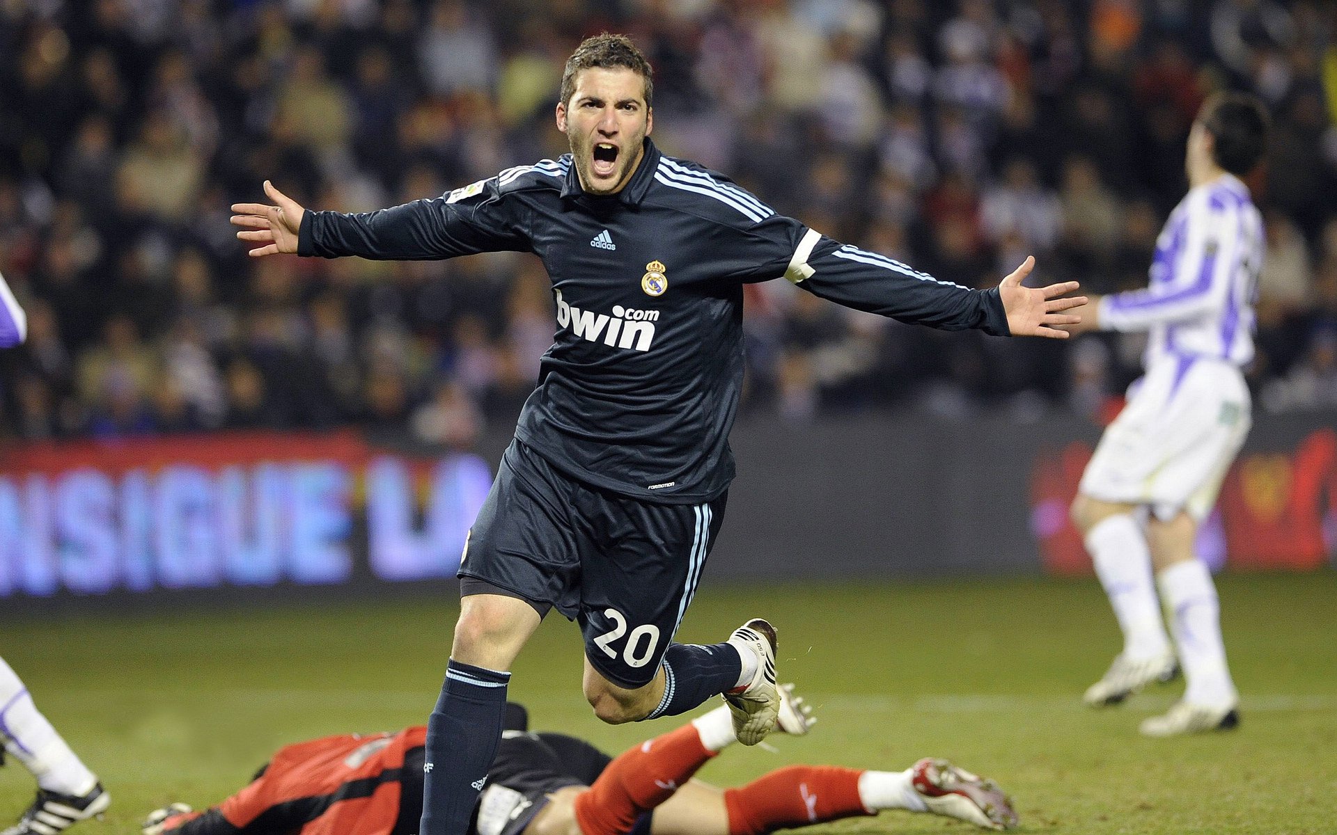 一剑封喉！姆巴佩伯纳乌首献关键制胜，皇马完胜勒沃库森开启新时代